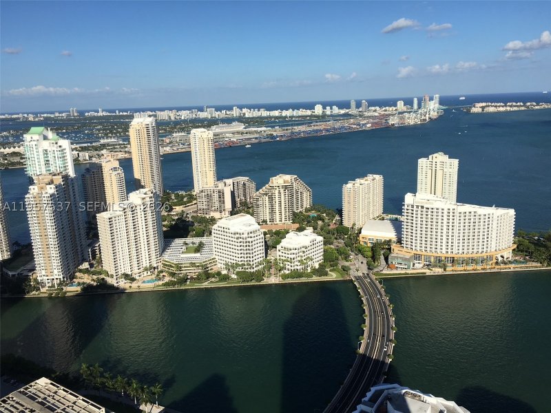 Comprar apartamento no Brickell Key One O303