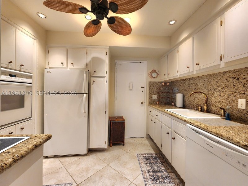 Apartment for rent at Alexander Towers 1215