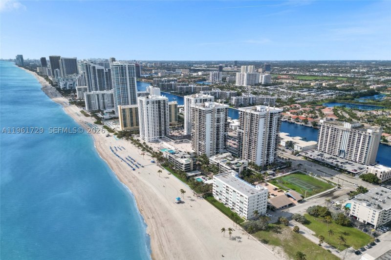 Condo for sale at Allington Towers 16B