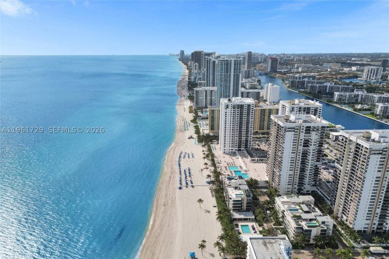 Condo for sale at Allington Towers 16B