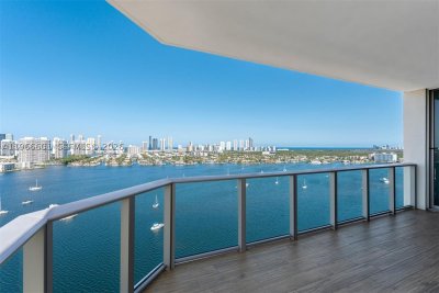 Comprar apartamento en Marina Palms Yacht Club 2110