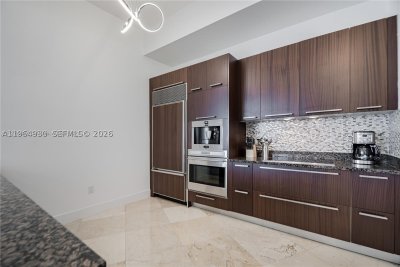 Aluguel de apartamento no Trump Tower One 3803