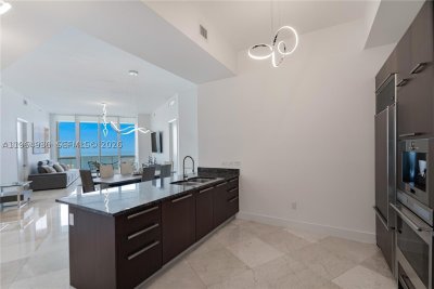 Aluguel de apartamento no Trump Tower One 3803