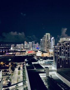 Comprar apartamento no Opera Tower 2710