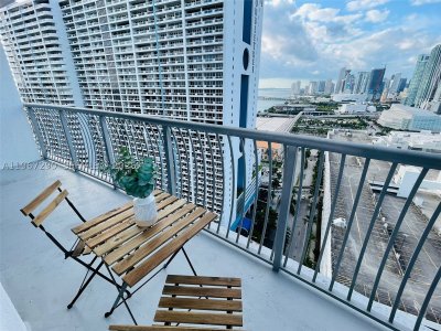 Comprar apartamento no Opera Tower 2710