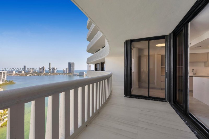 Condo for sale at 3000 Williams Island 2504