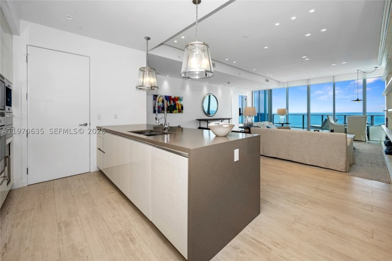 Comprar apartamento en Chateau Beach Residences 1201