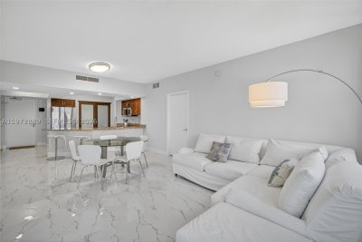 Comprar apartamento en Turnberry Village 714