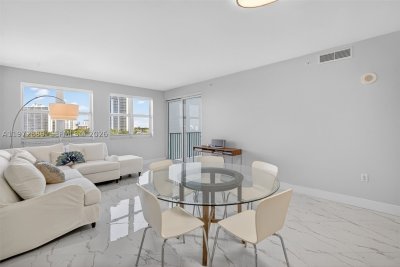 Comprar apartamento en Turnberry Village 714