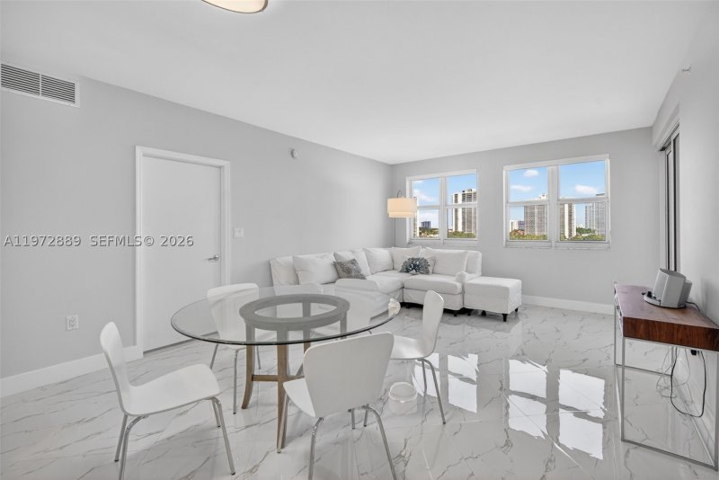 Comprar apartamento en Turnberry Village 714