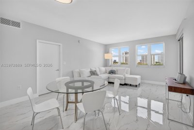Comprar apartamento en Turnberry Village 714