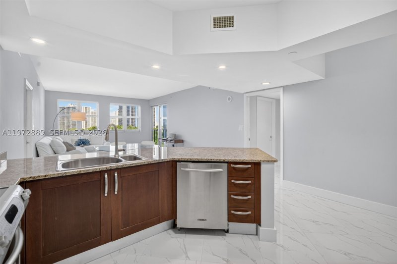 Comprar apartamento en Turnberry Village 714