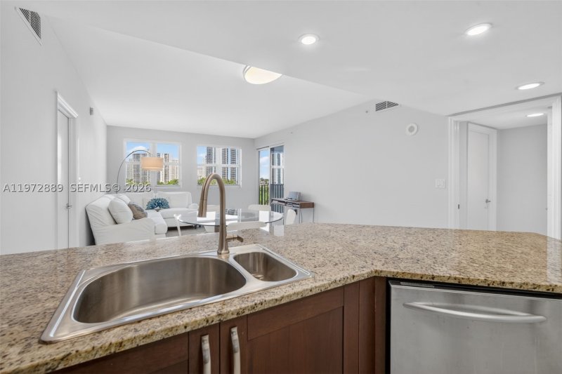 Comprar apartamento en Turnberry Village 714