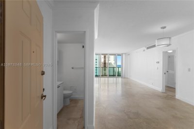 Comprar apartamento en The Wave Condo 1239