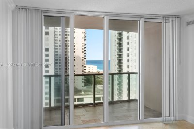 Comprar apartamento en The Wave Condo 1239