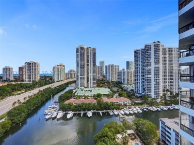 Comprar apartamento en Mystic Pointe 600 1811