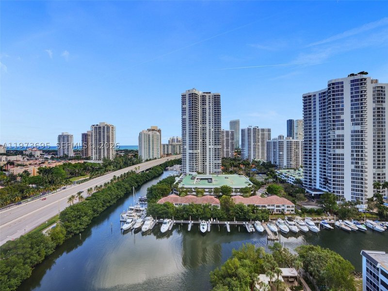 Comprar apartamento en Mystic Pointe 600 1811