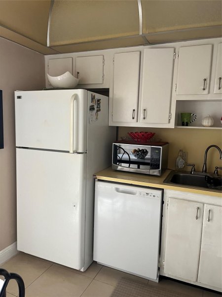 Condo for sale at Biscaya 416