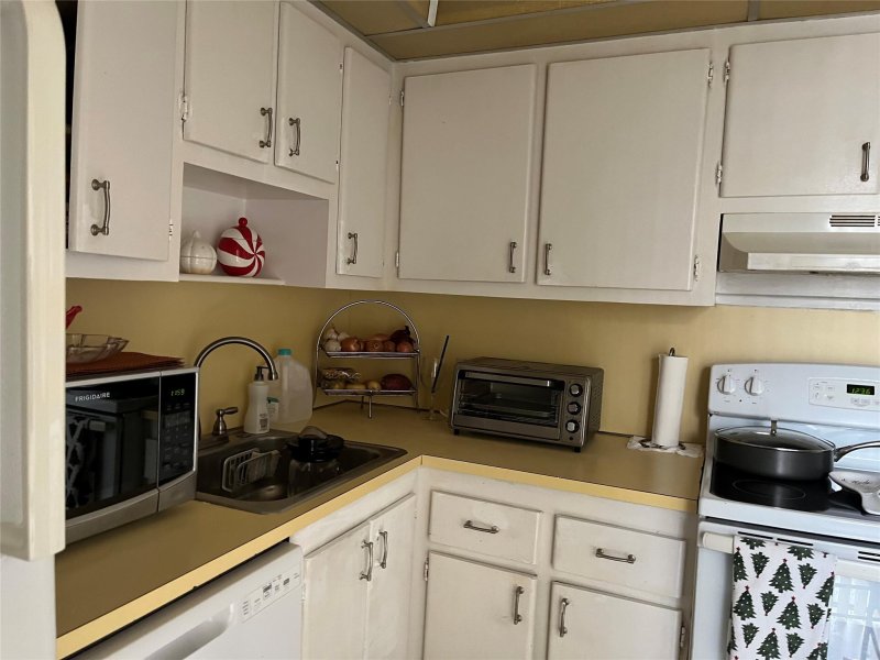 Condo for sale at Biscaya 416