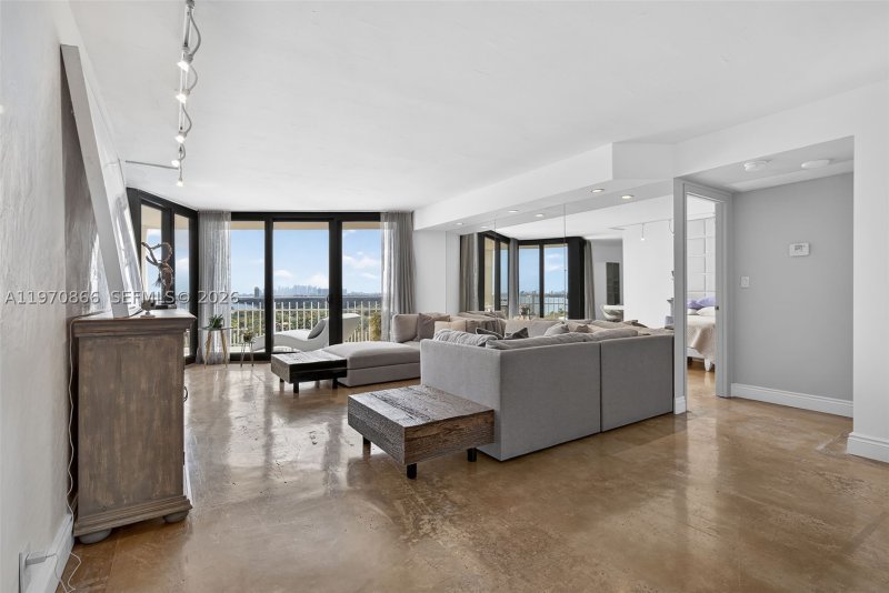 Condo for sale at Towers of Quayside 2 1408