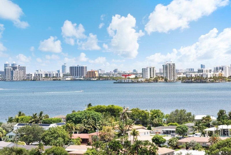Condo for sale at Towers of Quayside 2 1408