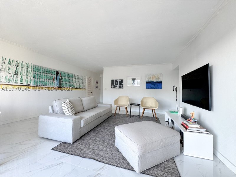 Condo for sale at Crandon Tower 82