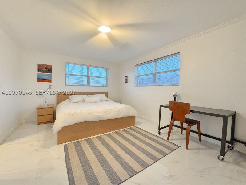 Condo for sale at Crandon Tower 82