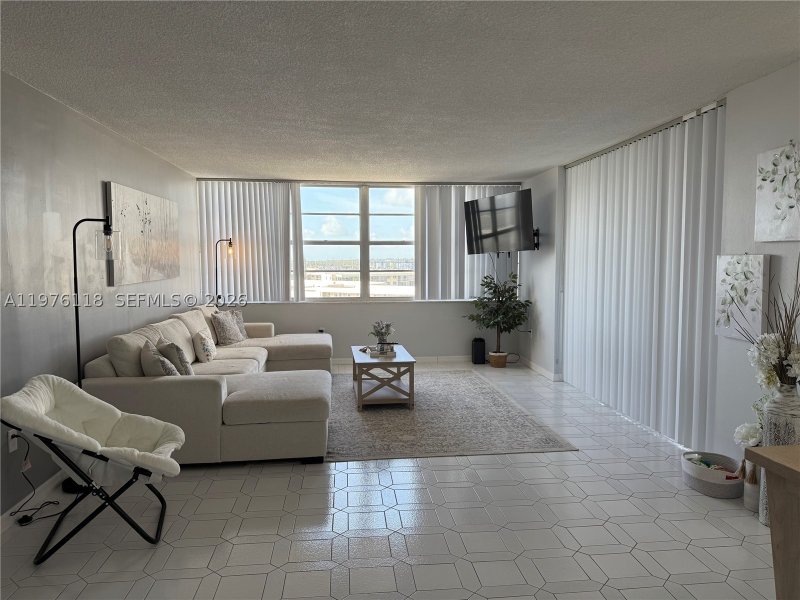Comprar apartamento en Del Prado South Tower 805
