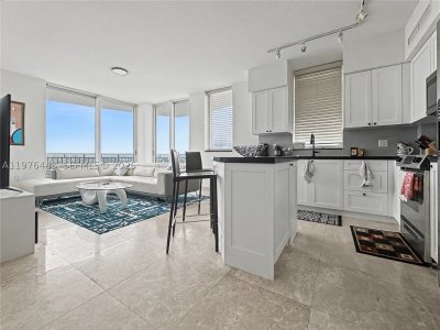 Aluguel de apartamento no Duo Condo 2207E