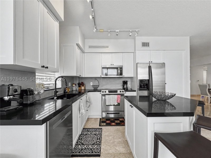 Apartment for rent at Duo Condo 2207E