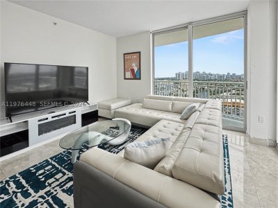 Aluguel de apartamento no Duo Condo 2207E