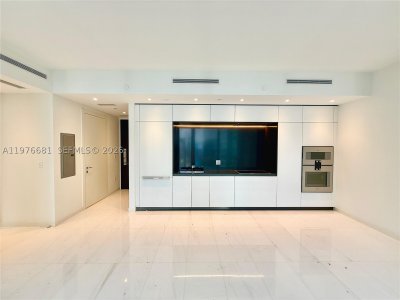 Comprar apartamento no Aston Martin Residences 3608W