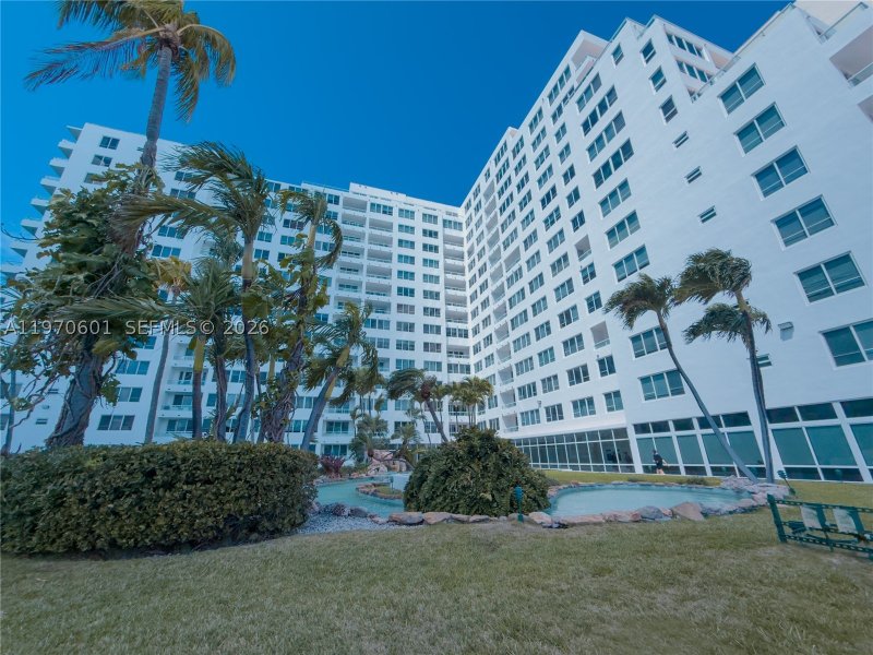 Condo for sale at Carriage Club North 825