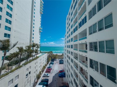Comprar apartamento no Carriage Club North 825