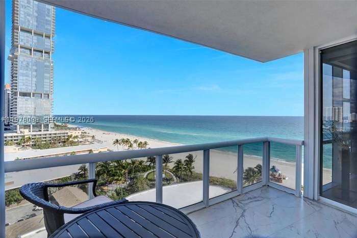Comprar apartamento no Trump Royale 1202