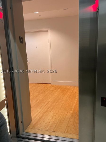 Comprar apartamento no Trump Royale 1202