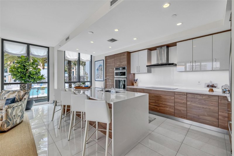 Apartment for rent at 100 Las Olas 1701