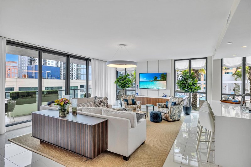 Apartment for rent at 100 Las Olas 1701