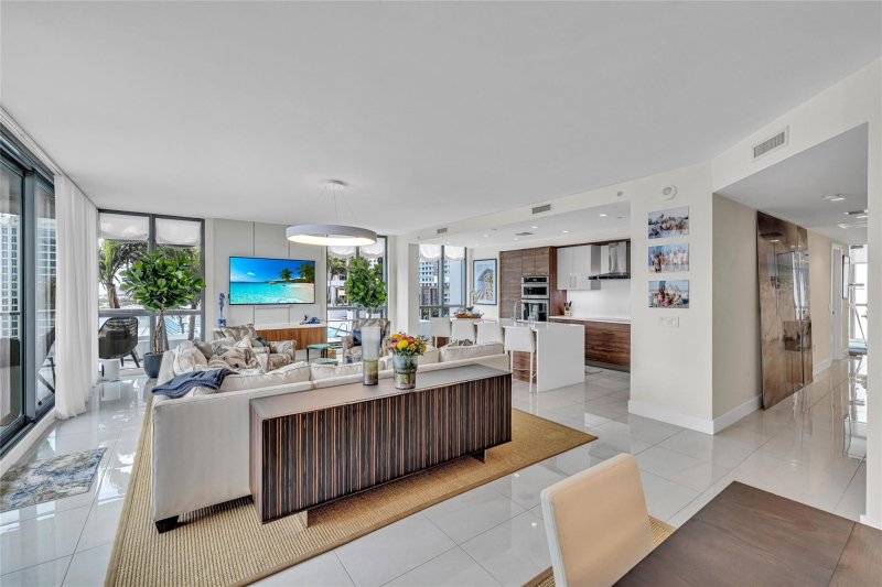 Apartment for rent at 100 Las Olas 1701