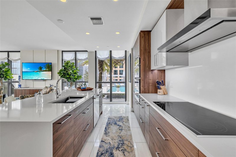 Apartment for rent at 100 Las Olas 1701