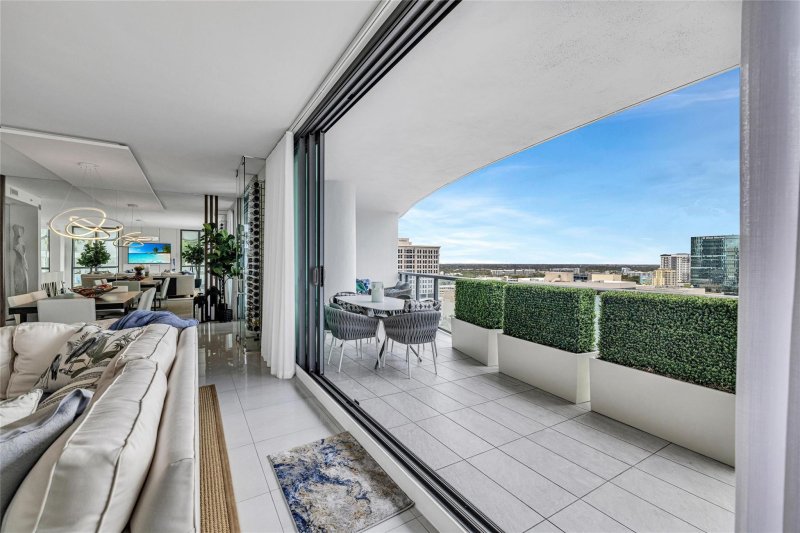 Apartment for rent at 100 Las Olas 1701