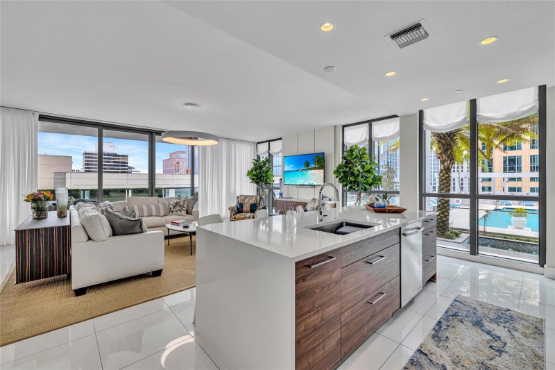 Apartment for rent at 100 Las Olas 1701