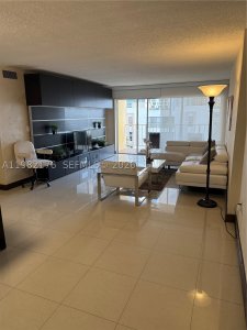 Alquiler de apartamento en Marbella Tower 605