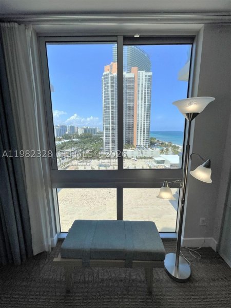 Comprar apartamento en M Resort Residences 1206