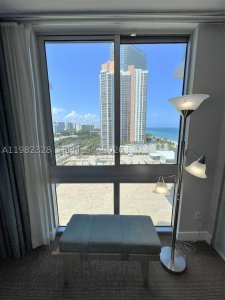Comprar apartamento en M Resort Residences 1206