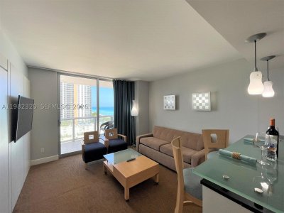 Comprar apartamento en M Resort Residences 1206