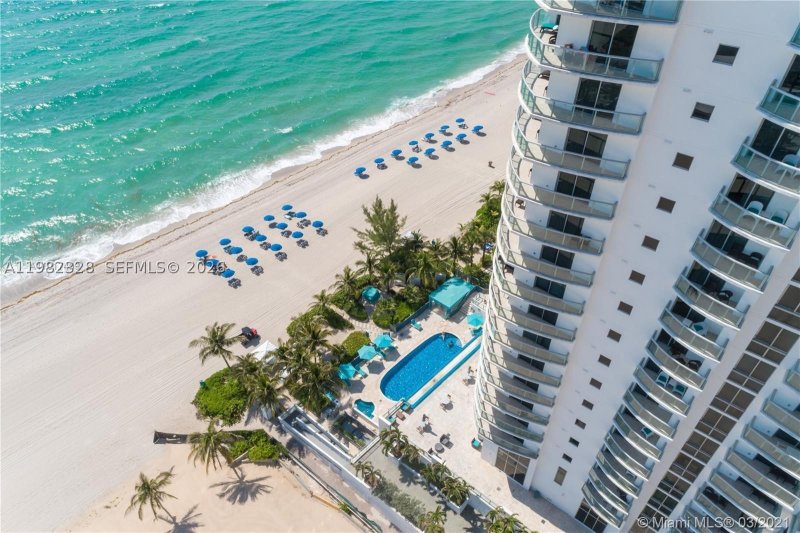 Comprar apartamento en M Resort Residences 1206