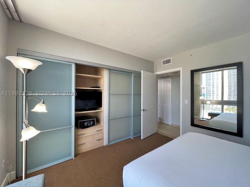 Comprar apartamento en M Resort Residences 1206