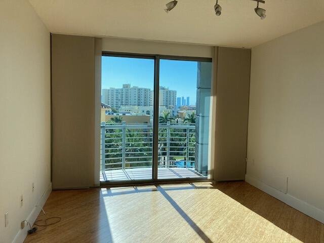 Condo for sale at Cosmopolitan 1717