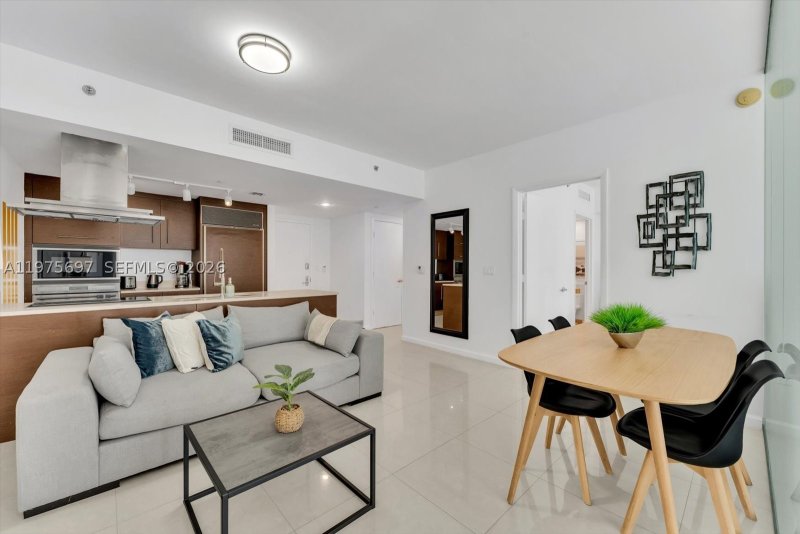 Condo for sale at Icon Brickell Viceroy 1807